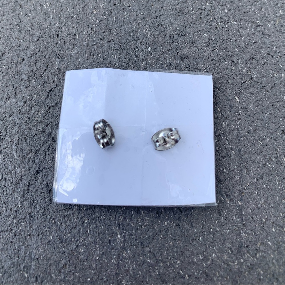 NWOT: DIAMOND EARRINGS FAKE MEDIUM SIZE PERFECT - Picture 2 of 3